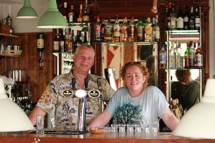 Eetcafe/Pension Nooitgedacht Strijen Luaran gambar